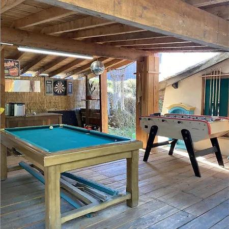 La De L'étang En Amoureux Lodge *