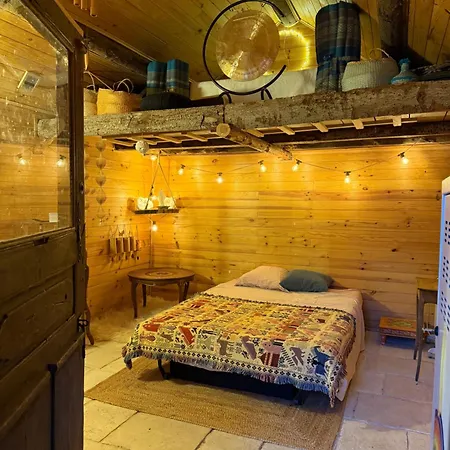 La De L'étang En Amoureux Lodge